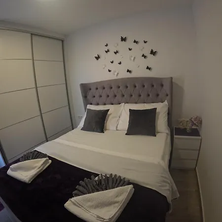 Emadora Apartment *