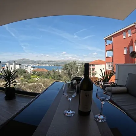 Emadora Apartment