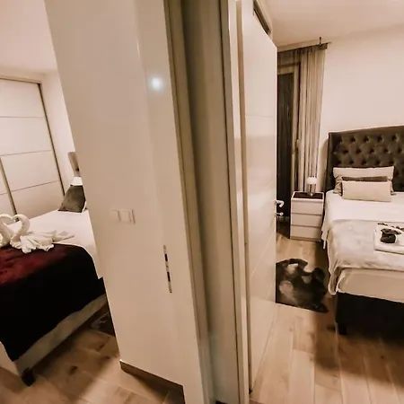Emadora Apartment *