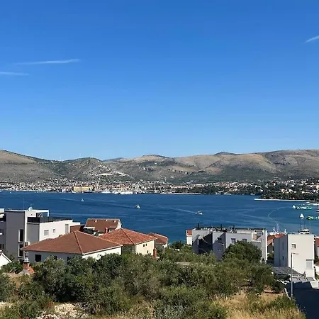 Emadora Apartment *